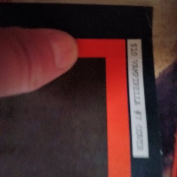 Vampirella Comic Book - Picture 9 of 10